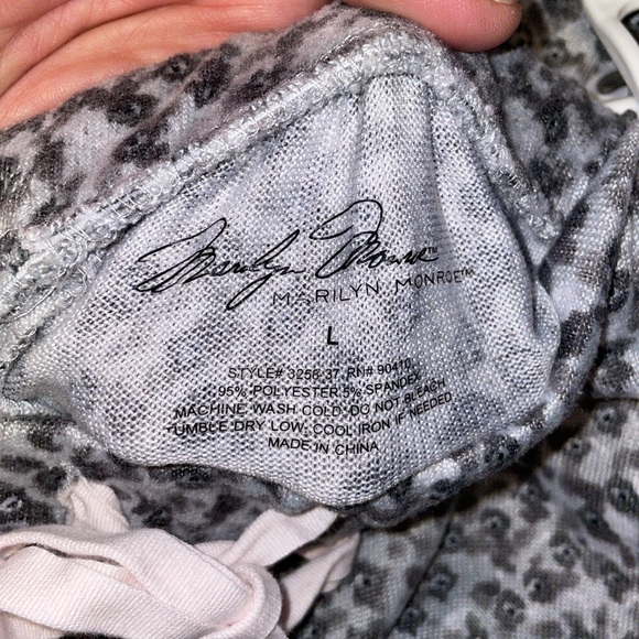 Marilyn Monroe size Large Grey and white pjs pajama pants draw string - Picture 6 of 6